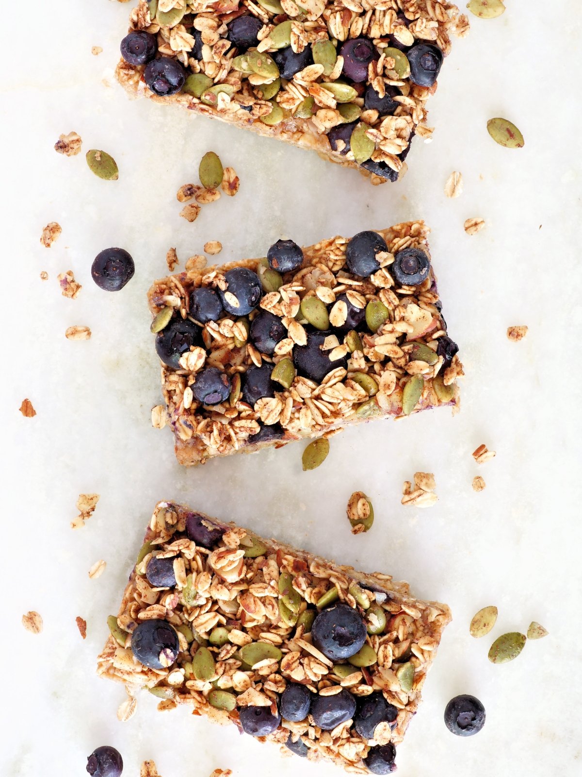 Granola and blueberry snack bars